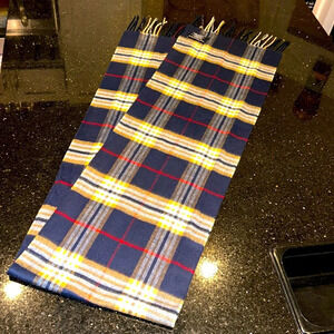 Roundtree & Yorke Plaid scarf